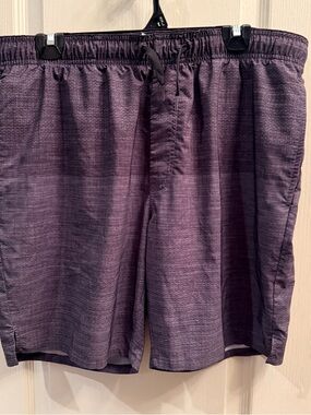 Travis Mathew men’s elastic waist shorts. Size XL